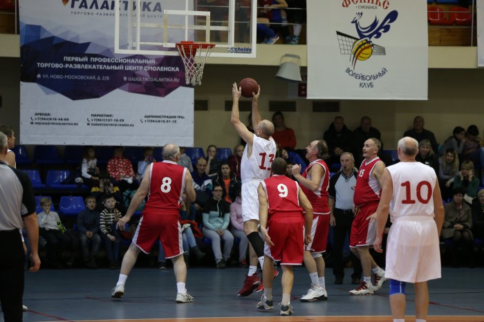 В Смоленске сразились баскетболисты двух сборных